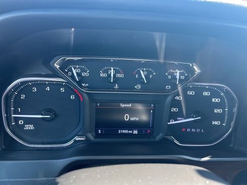 Used 2022 GMC Sierra 2500 AT4 w/ Snow Plow Prep/Camper Package image 12