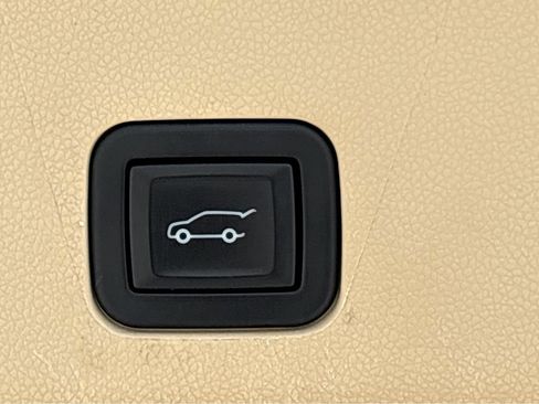 Used 2024 Cadillac Escalade ESV Premium Luxury RWD image 22