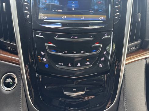 Used 2020 Cadillac Escalade Premium Luxury AWD/4WD image 20