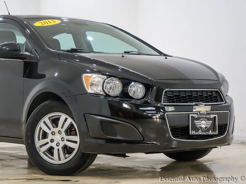 Used 2013 Chevrolet Sonic LT image 2