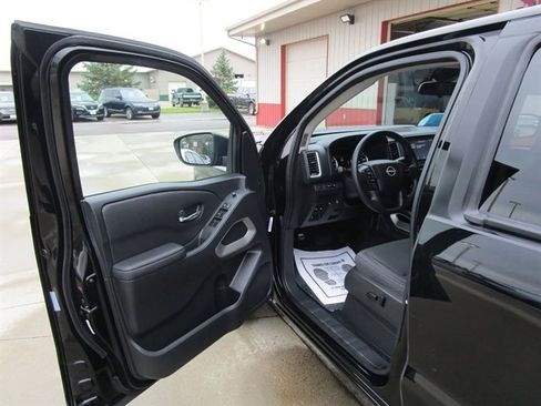 Used 2023 Nissan Frontier SV image 15