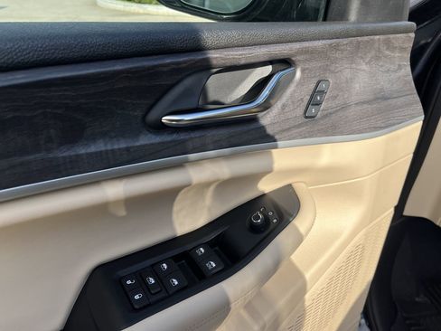 Used 2024 Jeep Grand Cherokee L Limited w/ Luxury Tech Group II image 19