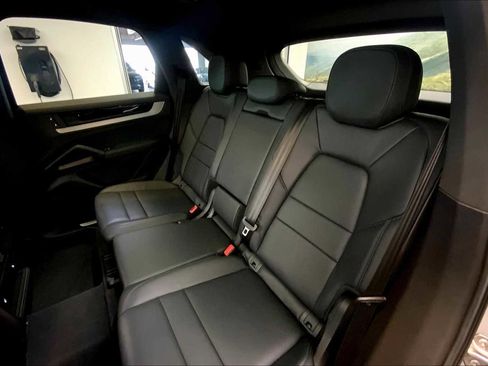 Used 2024 Porsche Cayenne image 31