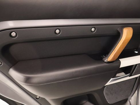 Used 2020 Land Rover Defender 110 HSE image 16