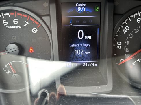 Used 2022 Toyota Tacoma SR w/ SR Convenience Package RWD image 11