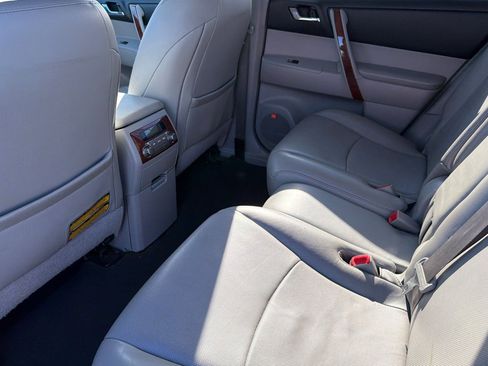 Used 2013 Toyota Highlander Limited image 8