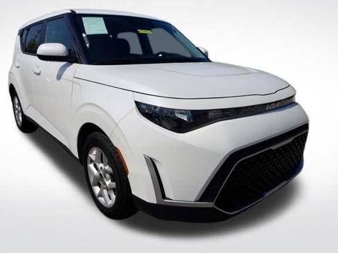 Used 2023 Kia Soul S FWD image 2