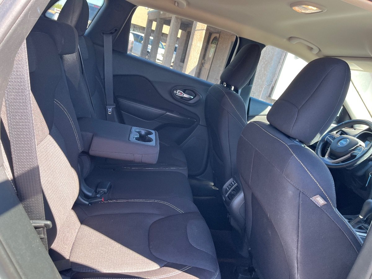 Used 2017 Jeep Cherokee Latitude FWD image 15