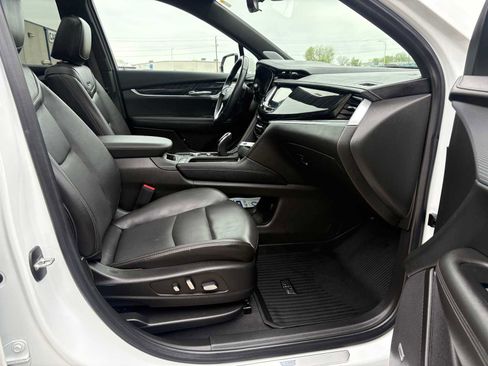 Used 2024 Cadillac XT6 Premium Luxury w/ Technology Package AWD/4WD image 12