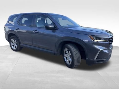 Used 2023 Honda Pilot LX image 9