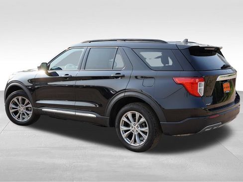 Certified 2024 Ford Explorer XLT w/ Equipment Group 202A AWD/4WD image 8
