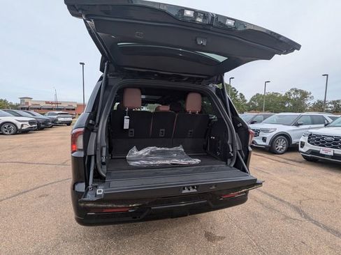 New 2025 Lincoln Navigator Reserve image 39