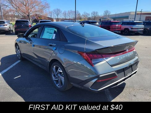 New 2025 Hyundai Elantra SEL image 7