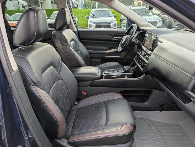 Used 2022 Nissan Pathfinder Platinum w/ Cargo Package AWD/4WD image 11