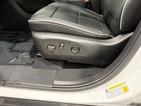 Used 2025 Chevrolet Silverado EV LT image 14