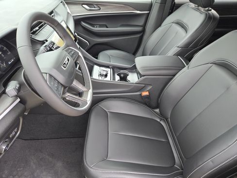 New 2026 Jeep Grand Cherokee L Limited w/ Limited Altitude Package AWD/4WD image 10