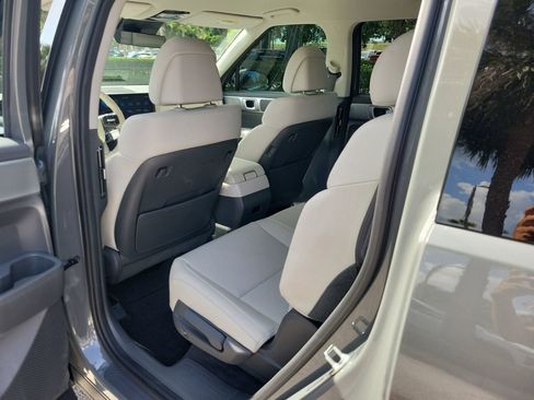Used 2024 Hyundai Santa Fe SEL FWD image 9