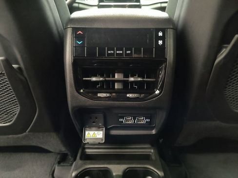 Used 2023 Jeep Grand Cherokee L Laredo image 24