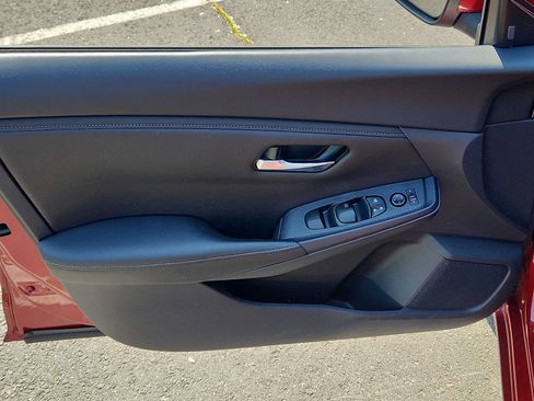 Used 2024 Nissan Sentra SV FWD image 12