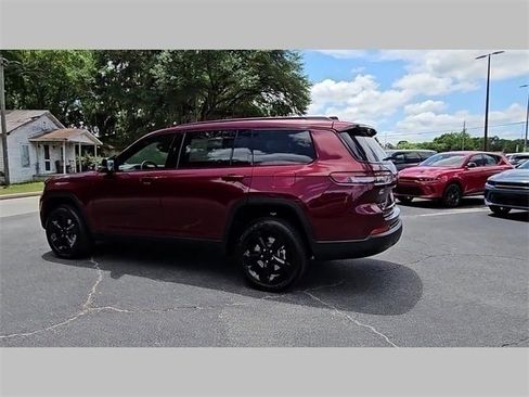 Used 2024 Jeep Grand Cherokee L Laredo image 24