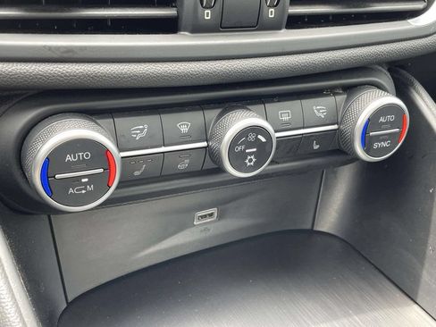 Used 2017 Alfa Romeo Giulia AWD image 28