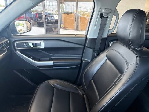 Used 2022 Ford Explorer XLT w/ Equipment Group 202A AWD/4WD image 24