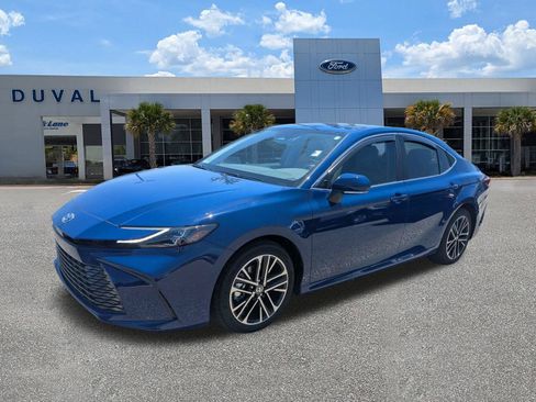 Used 2026 Toyota Camry XLE FWD image 8