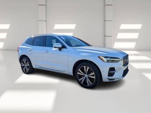 Used 2022 Volvo XC60 T8 Inscription w/ Advanced Package image 2