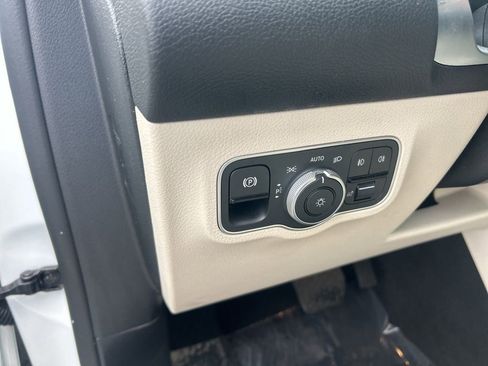 Used 2025 Mercedes-Benz GLB 250 GLB 250 image 37