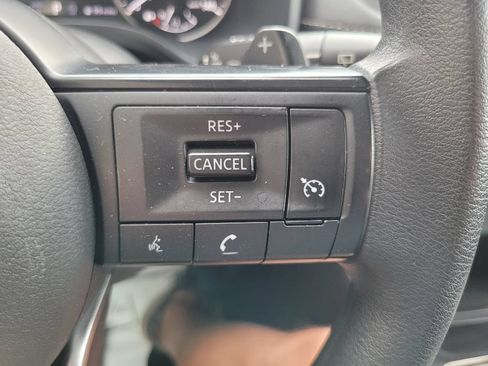 Used 2023 Nissan Rogue S AWD/4WD image 20