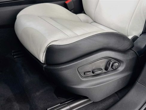 Certified 2025 Porsche Cayenne S AWD/4WD image 13