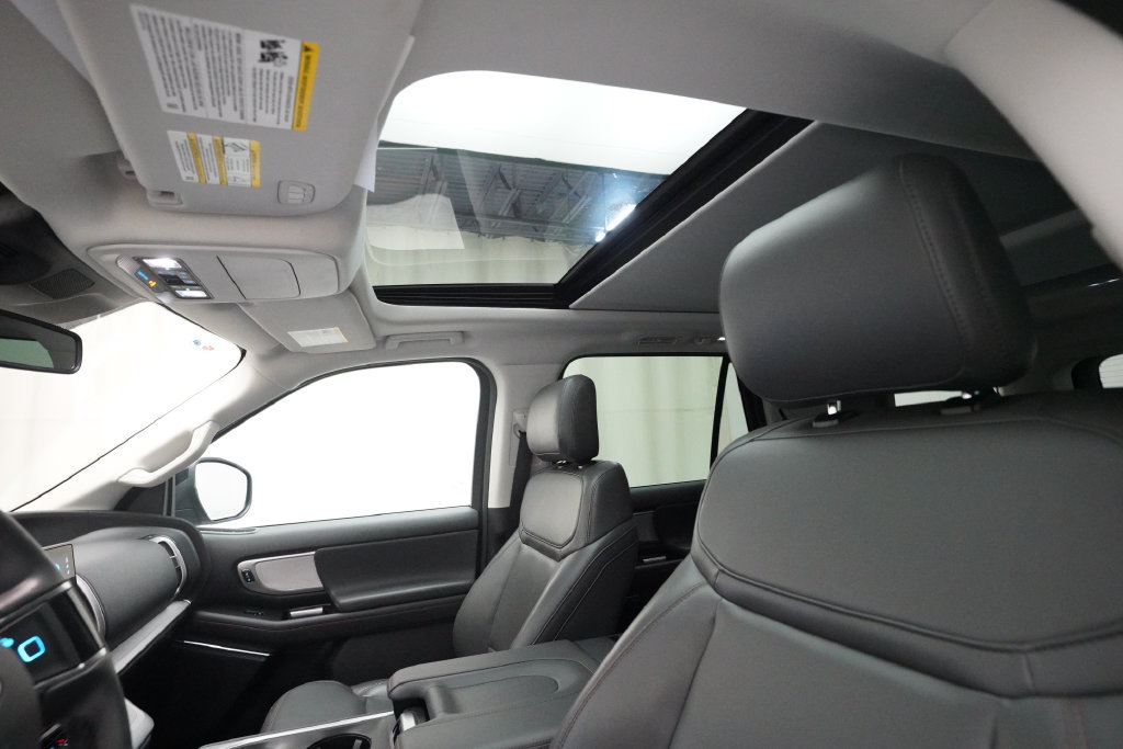 Used 2025 Ford Expedition Max Active AWD/4WD image 32