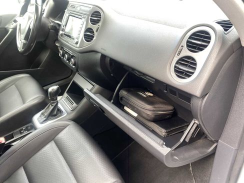 Used 2012 Volkswagen Tiguan SE image 24