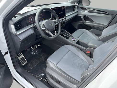 New 2026 Volkswagen Tiguan SE R-Line AWD/4WD image 11