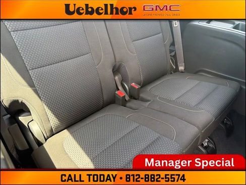 Used 2023 GMC Acadia SLE w/ Driver Convenience Package FWD image 7