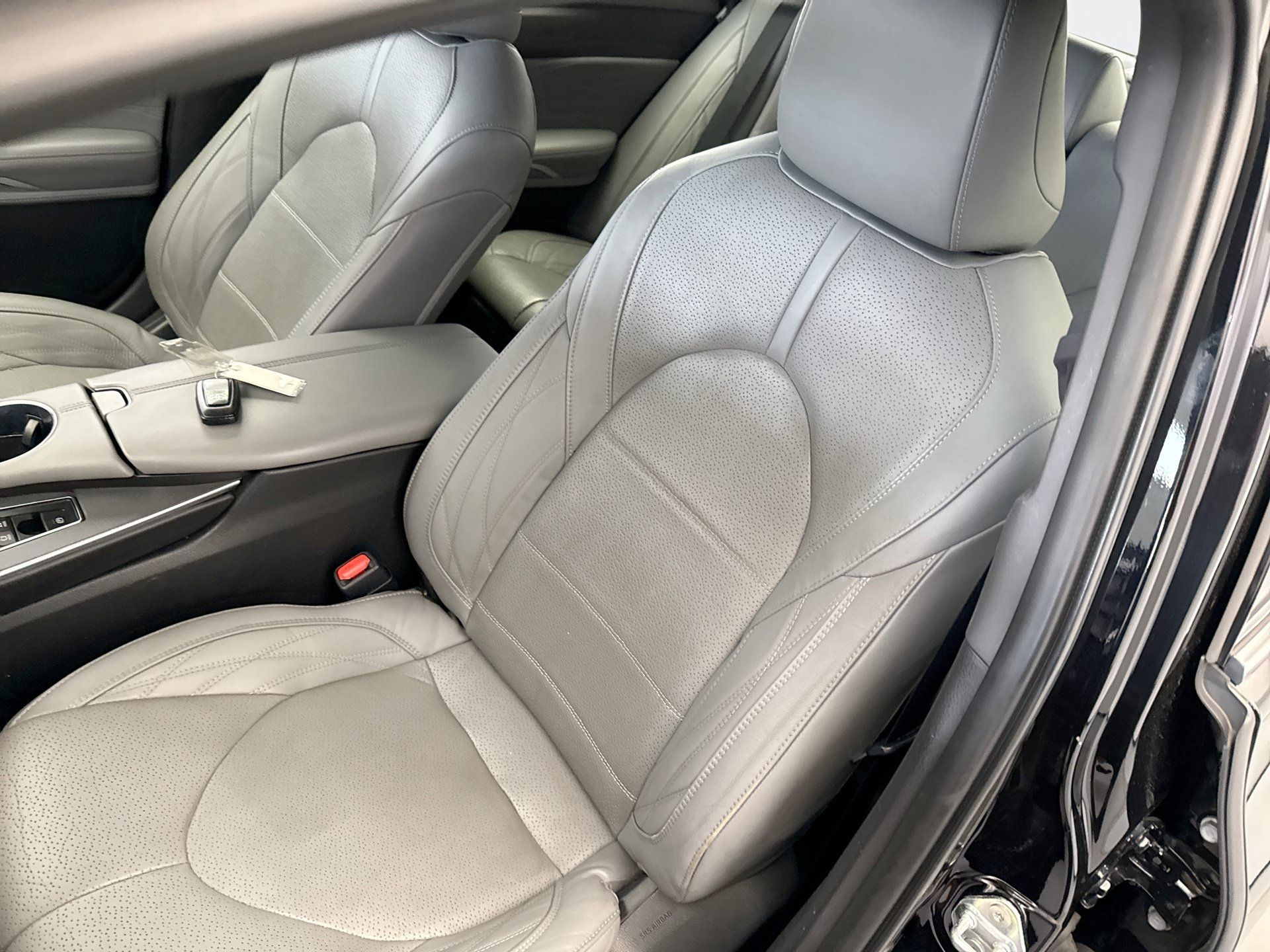 Used 2021 Toyota Avalon Limited w/ Advanced Safety Package FWD image 11