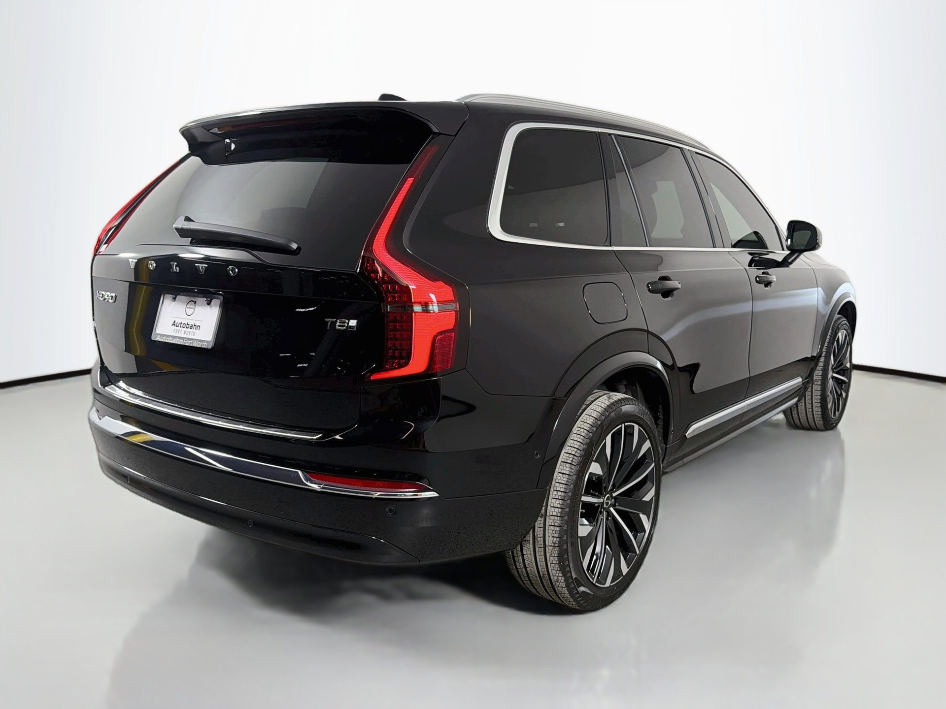 New 2026 Volvo XC90 T8 Plus w/ Protection Package Premier AWD/4WD image 5