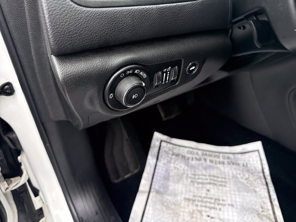 Used 2015 Chrysler 200 S w/ Comfort Group FWD image 21