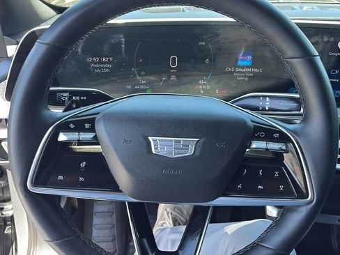 Used 2024 Cadillac Lyriq Luxury AWD/4WD image 17