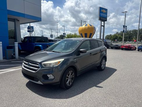Used 2017 Ford Escape SE FWD image 1