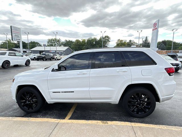 Used 2019 Jeep Grand Cherokee Altitude AWD/4WD image 5