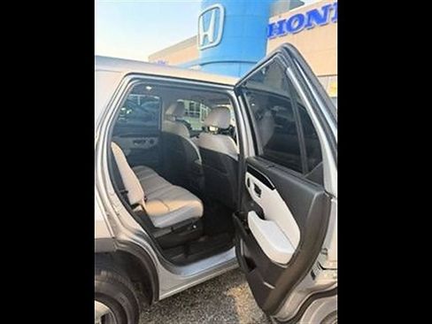 Used 2025 Honda Pilot EX-L image 10