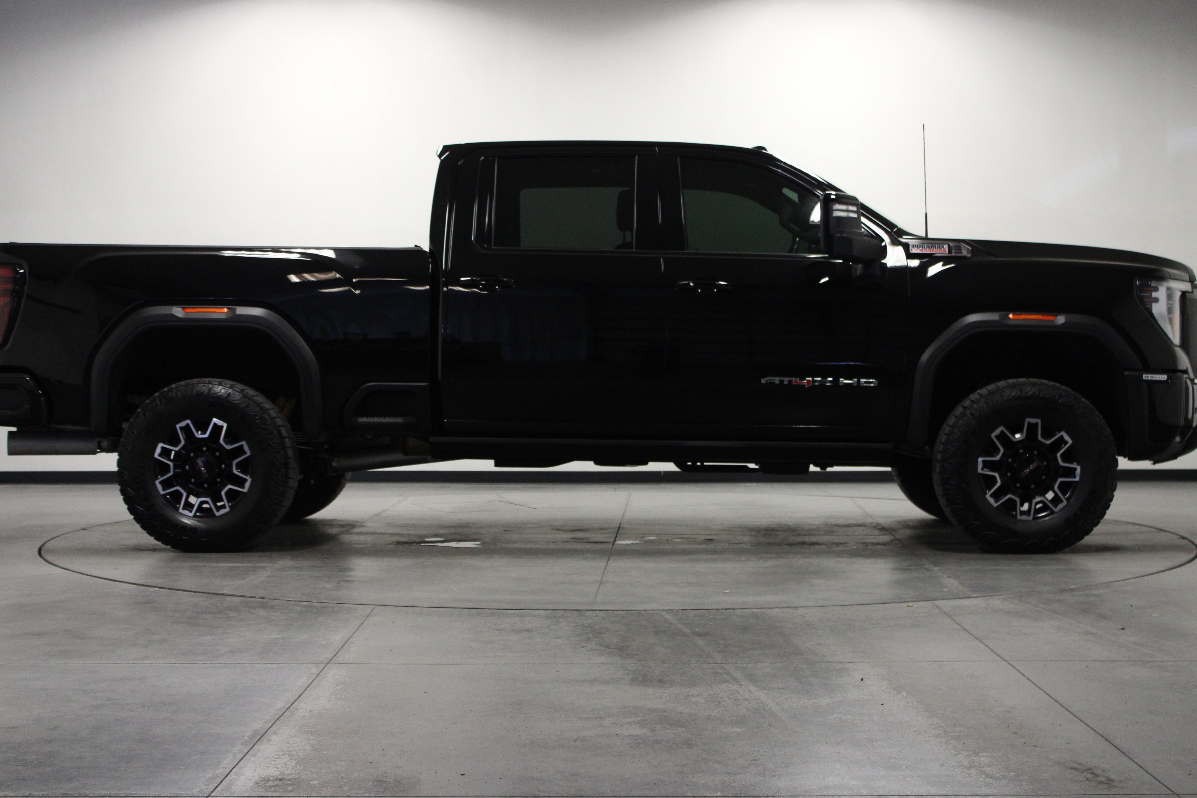 Used 2025 GMC Sierra 2500 AT4X AWD/4WD image 3