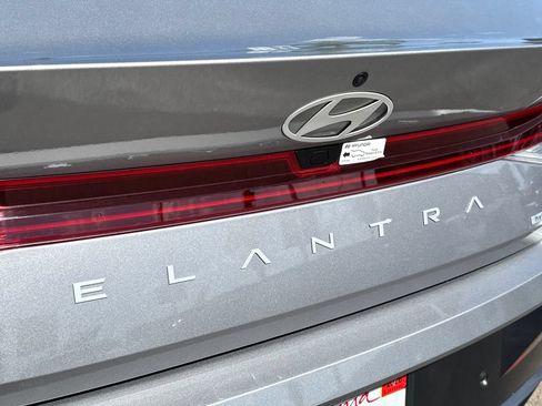 Used 2024 Hyundai Elantra Limited FWD image 10