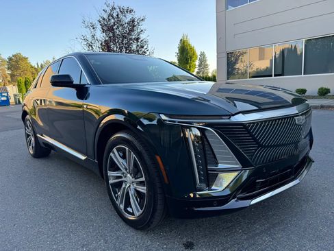 Used 2024 Cadillac Lyriq Luxury AWD/4WD image 1