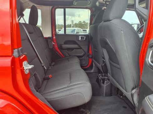 Used 2021 Jeep Wrangler Unlimited Sahara image 9