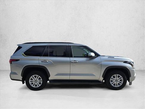 Certified 2025 Toyota Sequoia SR5 AWD/4WD image 4