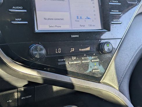 Used 2020 Toyota Camry image 26