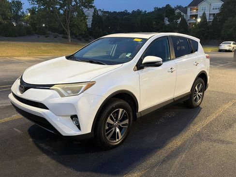 Used 2018 Toyota RAV4 XLE FWD image 2