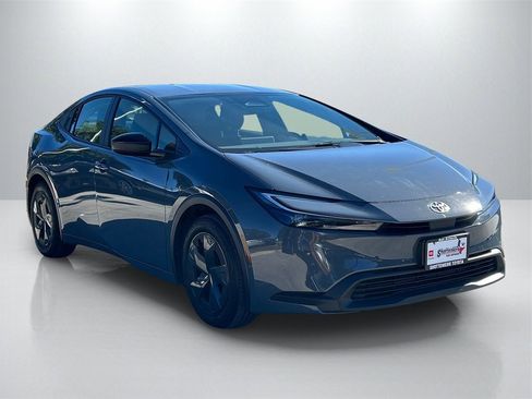 Certified 2025 Toyota Prius LE image 3